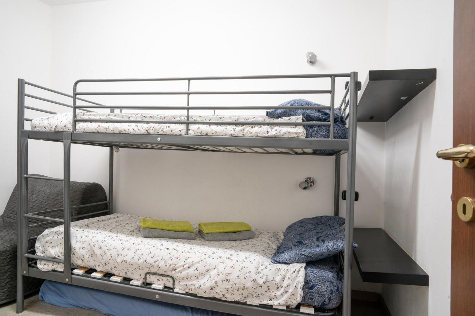 Houseingenoacenter Parking Apartment Bagian luar foto