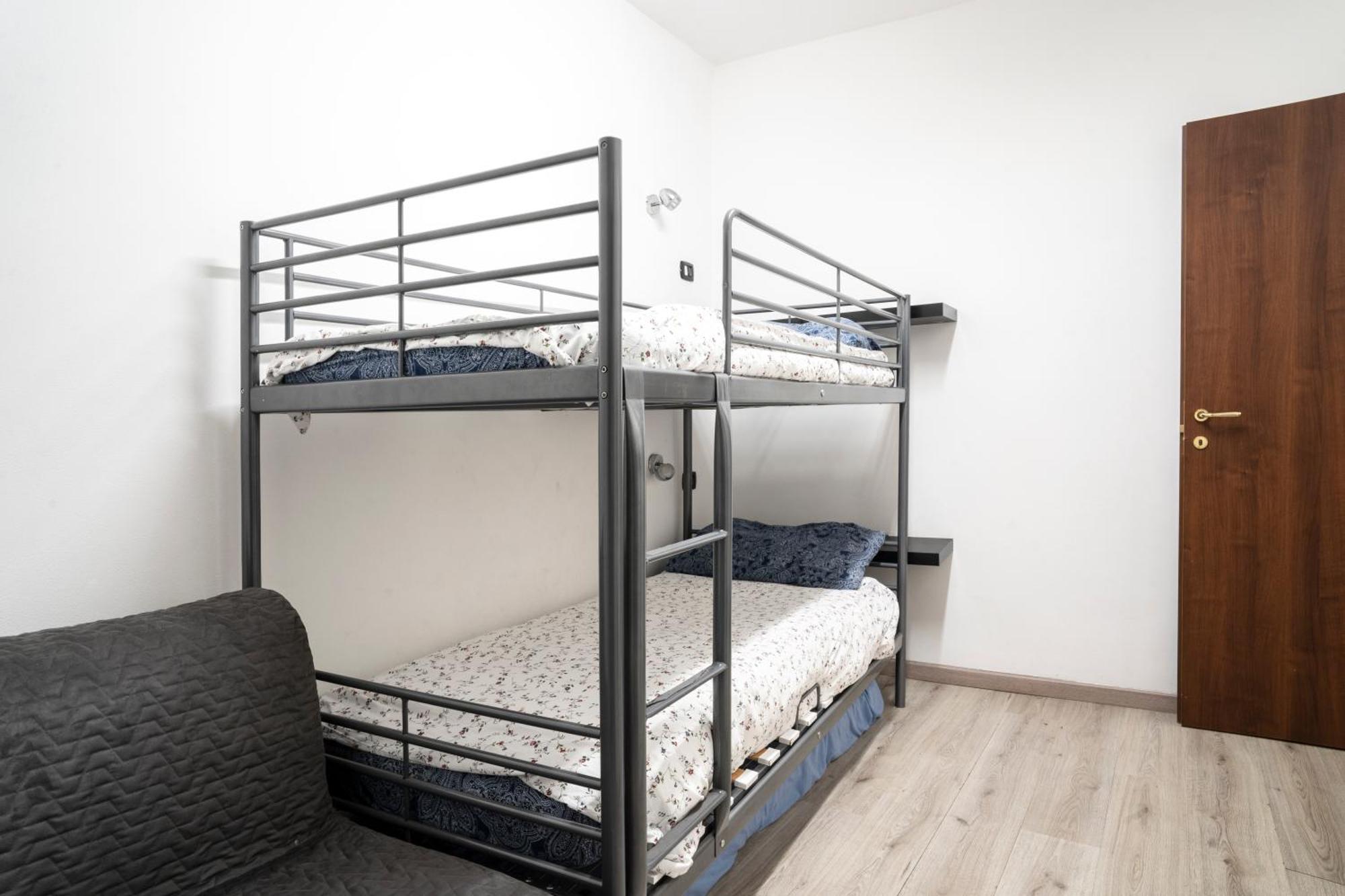 Houseingenoacenter Parking Apartment Bagian luar foto